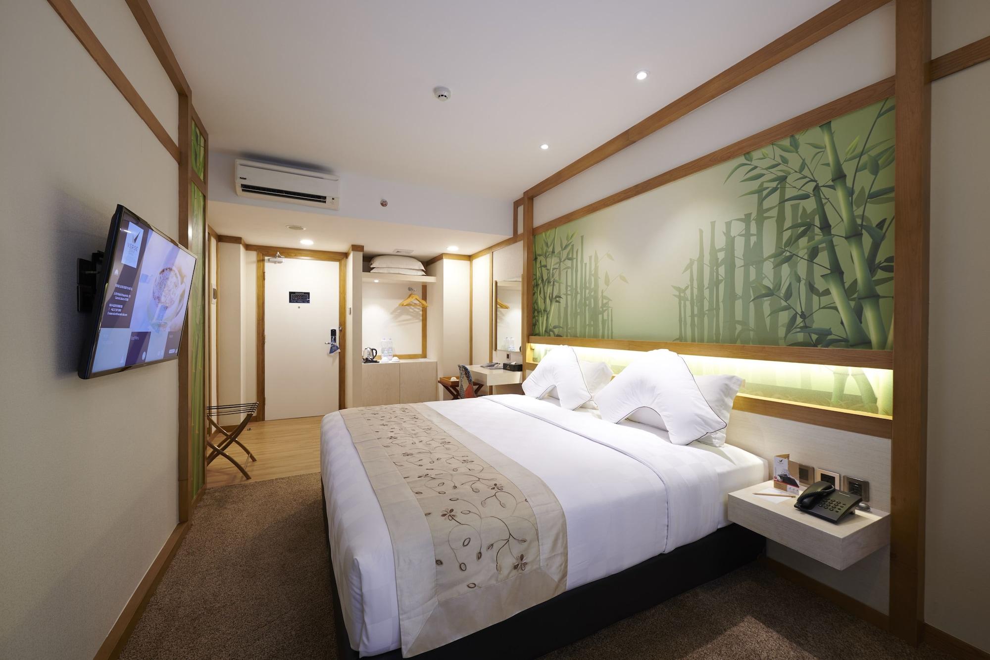 Verse Luxe Hotel Wahid Hasyim Jakarta Exterior photo