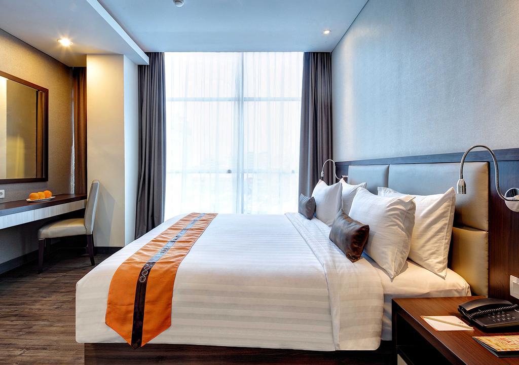 Verse Luxe Hotel Wahid Hasyim Jakarta Exterior photo
