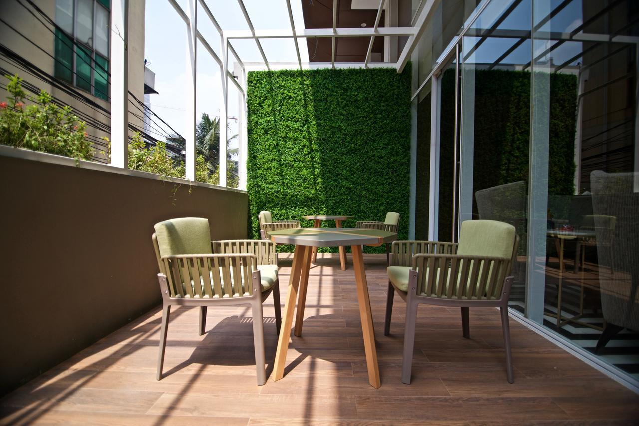 Verse Luxe Hotel Wahid Hasyim Jakarta Exterior photo