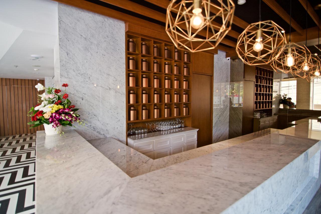 Verse Luxe Hotel Wahid Hasyim Jakarta Exterior photo