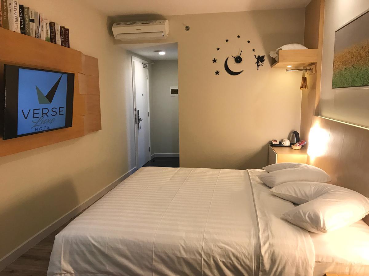 Verse Luxe Hotel Wahid Hasyim Jakarta Exterior photo